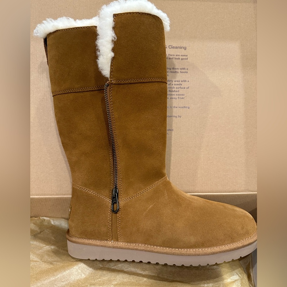 Ladies Koolaburra Aribel Tall Tan Suede Boots (Size 9)